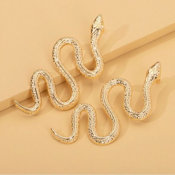🐍 New diamond cut sparkling rose goldtone snake earrings 🐍 - Picture 2 of 3